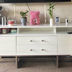 White Tv Console