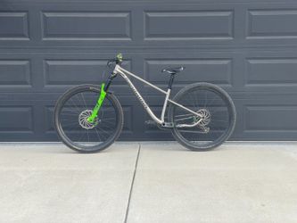 Titanium trail hardtail MTB (2023 Bandwidth Skylark Titanium)