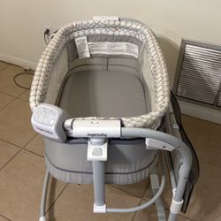 Baby Bassinet And Baby Swing 