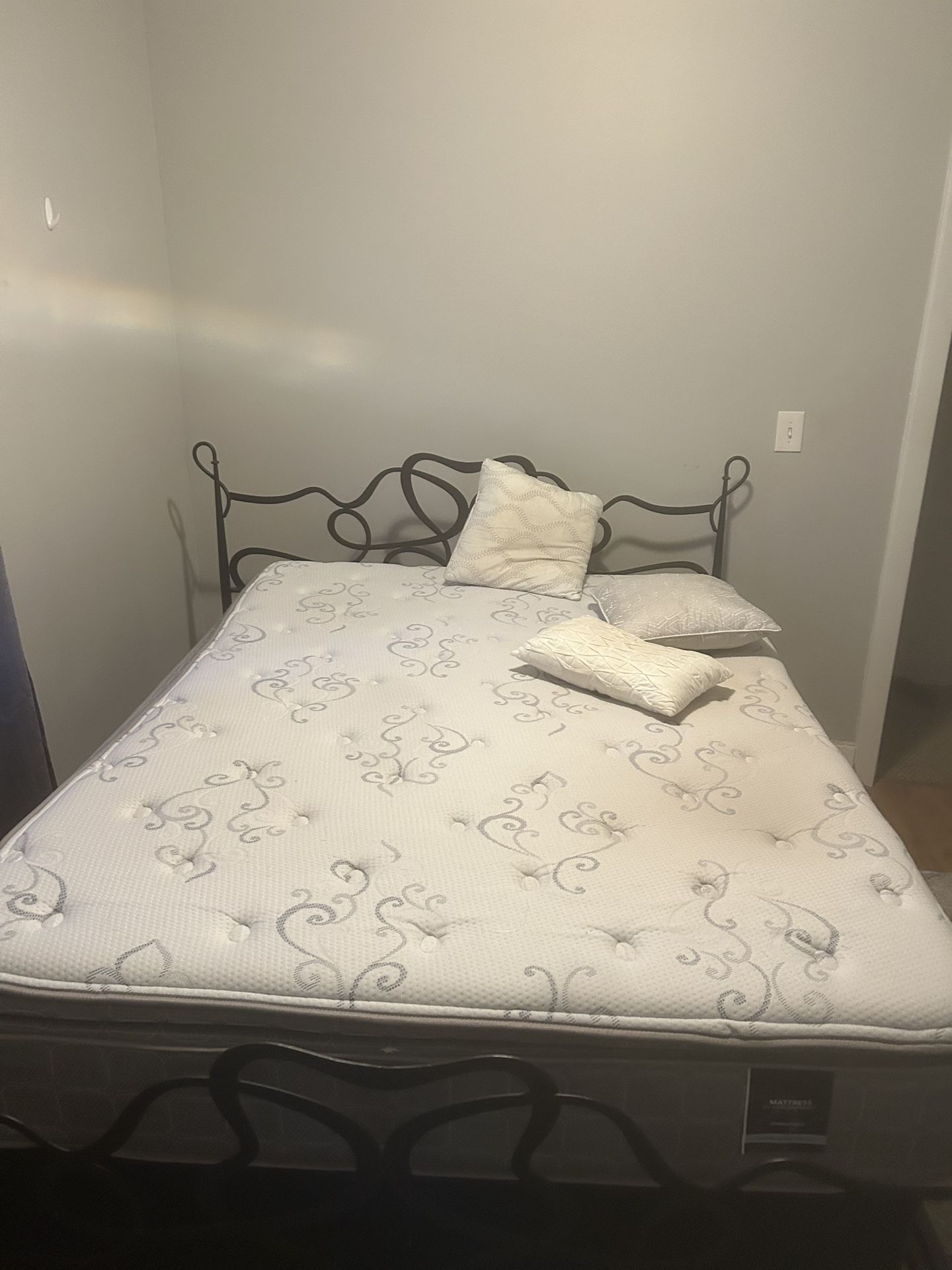 bed/matress/bed frame