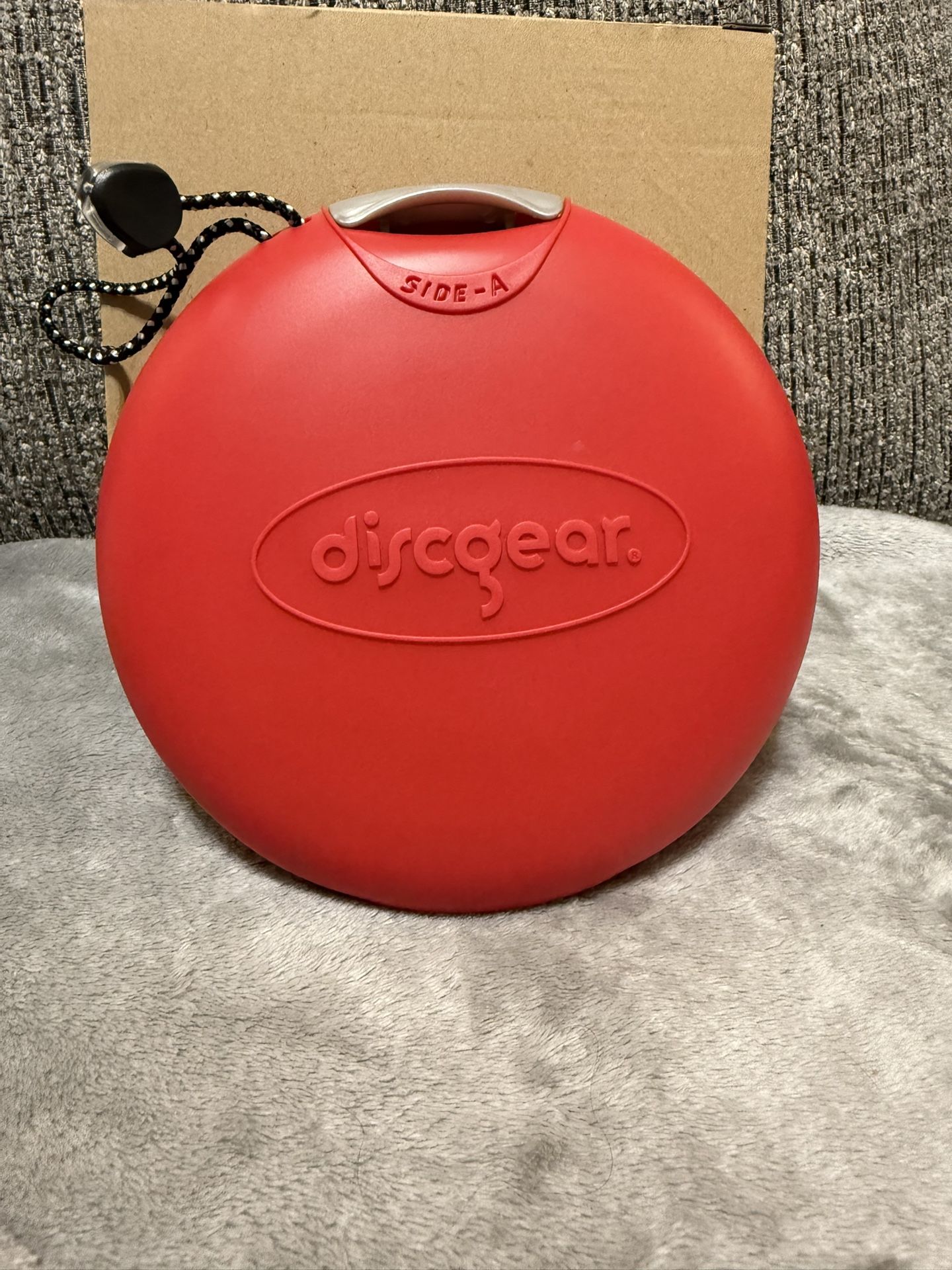 DISCGEAR DISCUS 20 CD DVD HOLDER STORAGE ROUND Red HARD SHELL CARRY CASE