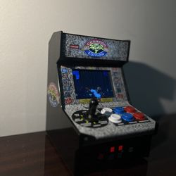 Champion Edition Street Fighter Mini Arcade – Battery Powered