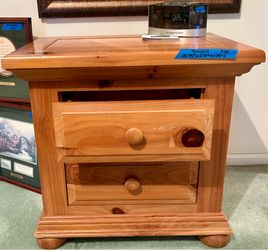 Broyhill 2 Drawer Night Stand / End Table