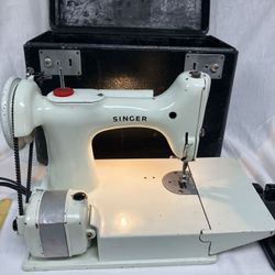 Singer Featherweight Sewing Machine