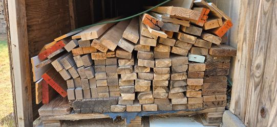 Lumber all 10' - 12' long