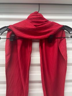 Red Crinkle Lightweight Rectangle Scarf Wrap for Women, Solid Pattern, Versatile