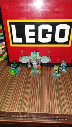 Vintage LEGO sets. ( See Description)