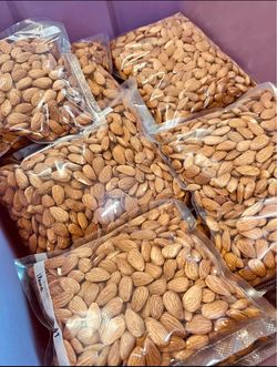 Nonpareil Raw Almonds directly from Madera farms