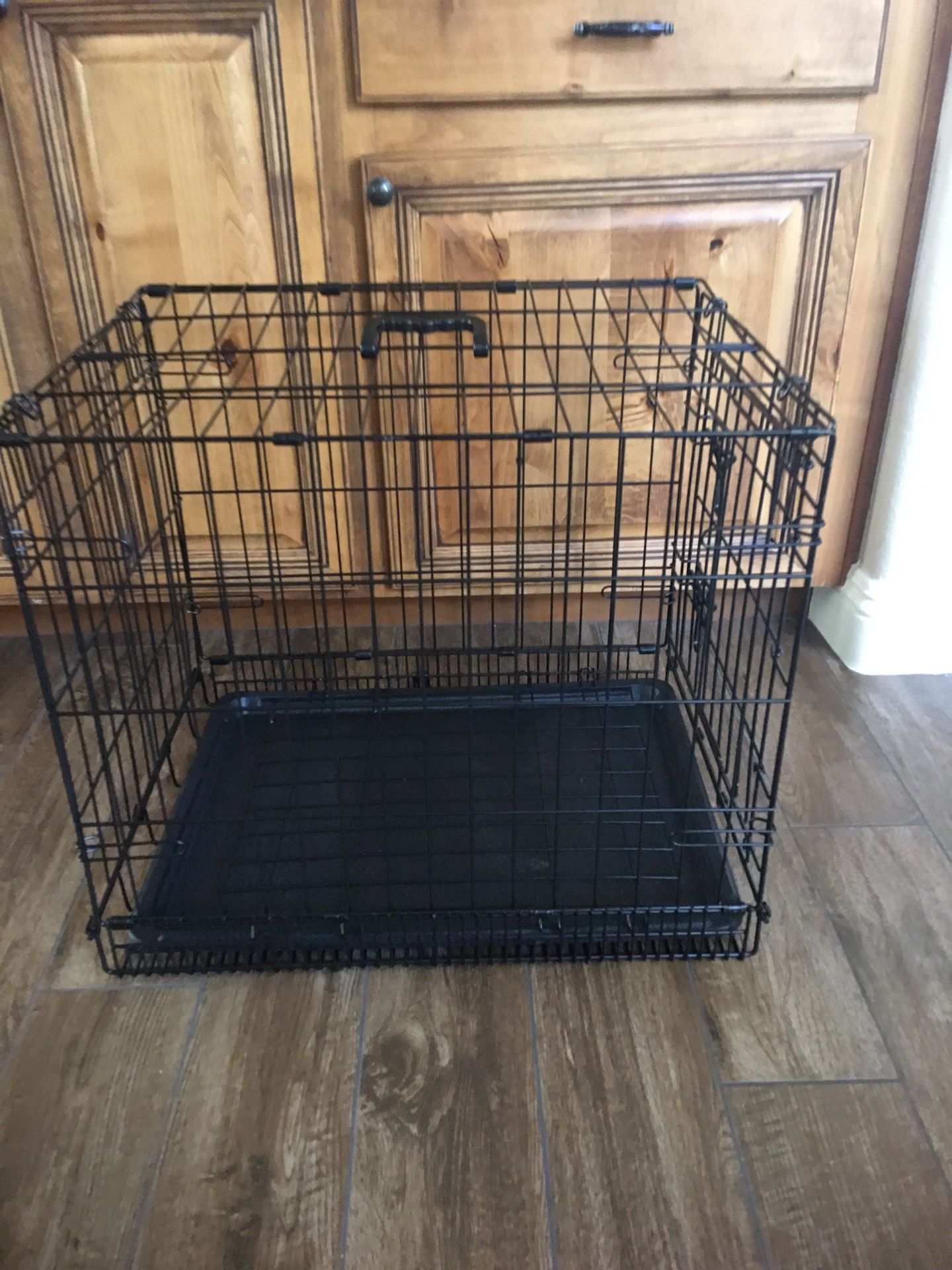 New Medium Size Dog Crate  With divider  Size:  24” length 18” width 20.5” height   I have a small one too 