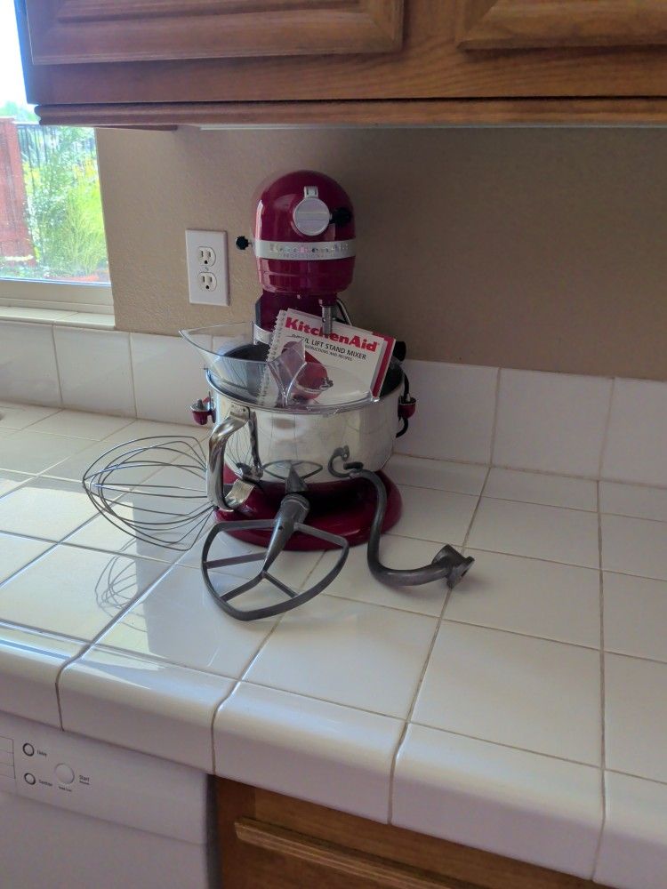 Kitchenaid Professional 600 Mixer With Attachments