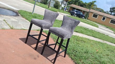 2 Counter Chair At 20 Dollar Each One