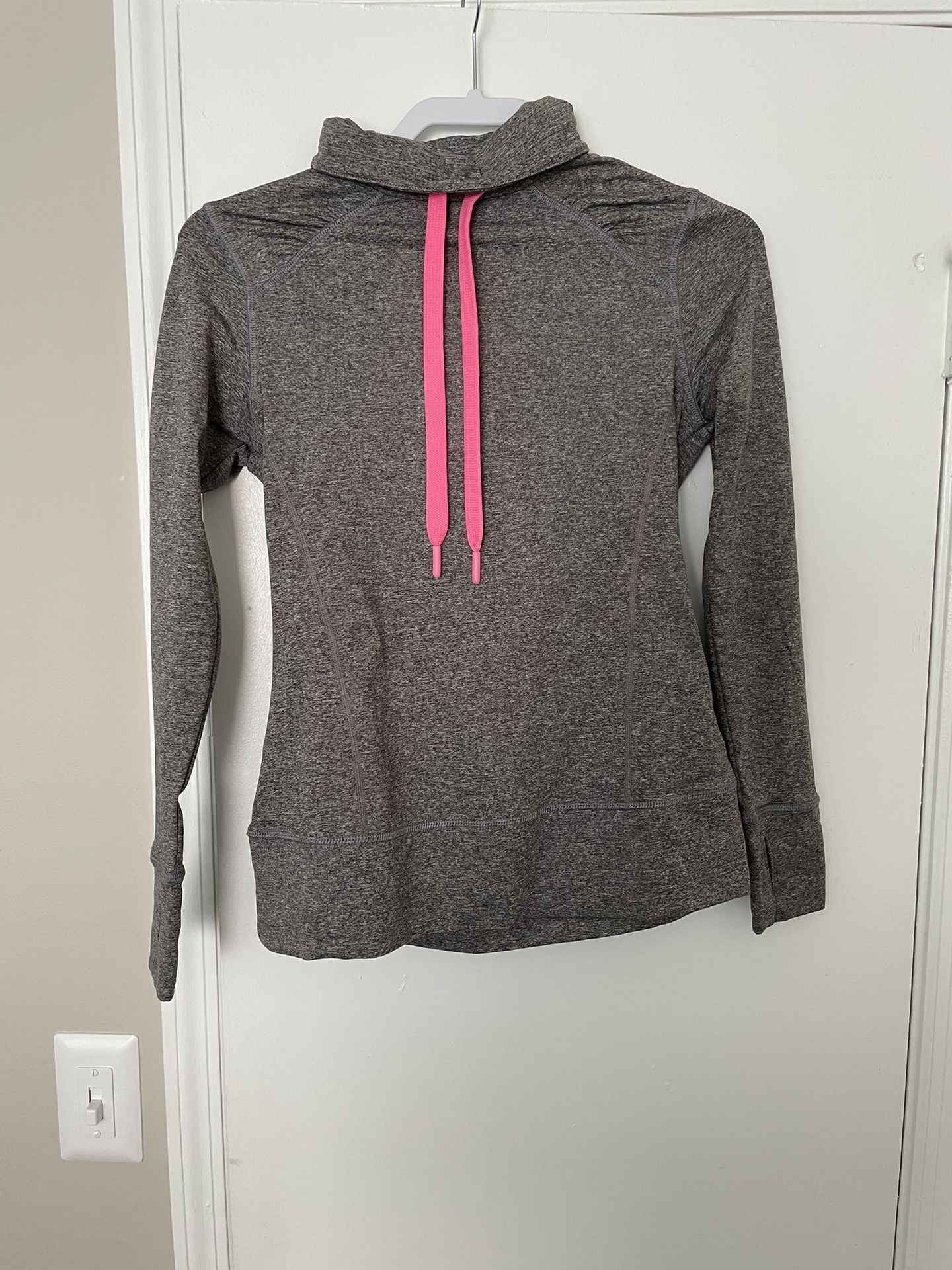 Layer 8 Fitness Long sleeve Size Small