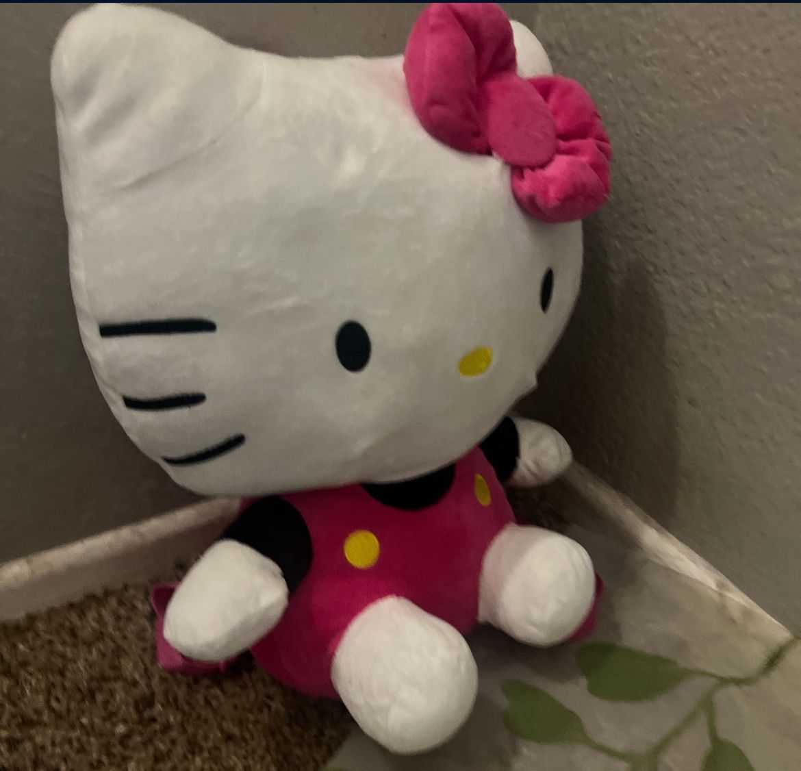 Hello Kitty, plushy perfect for Christmas