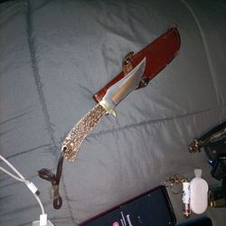 UNCLE HENRY WITH LEATHER CASE