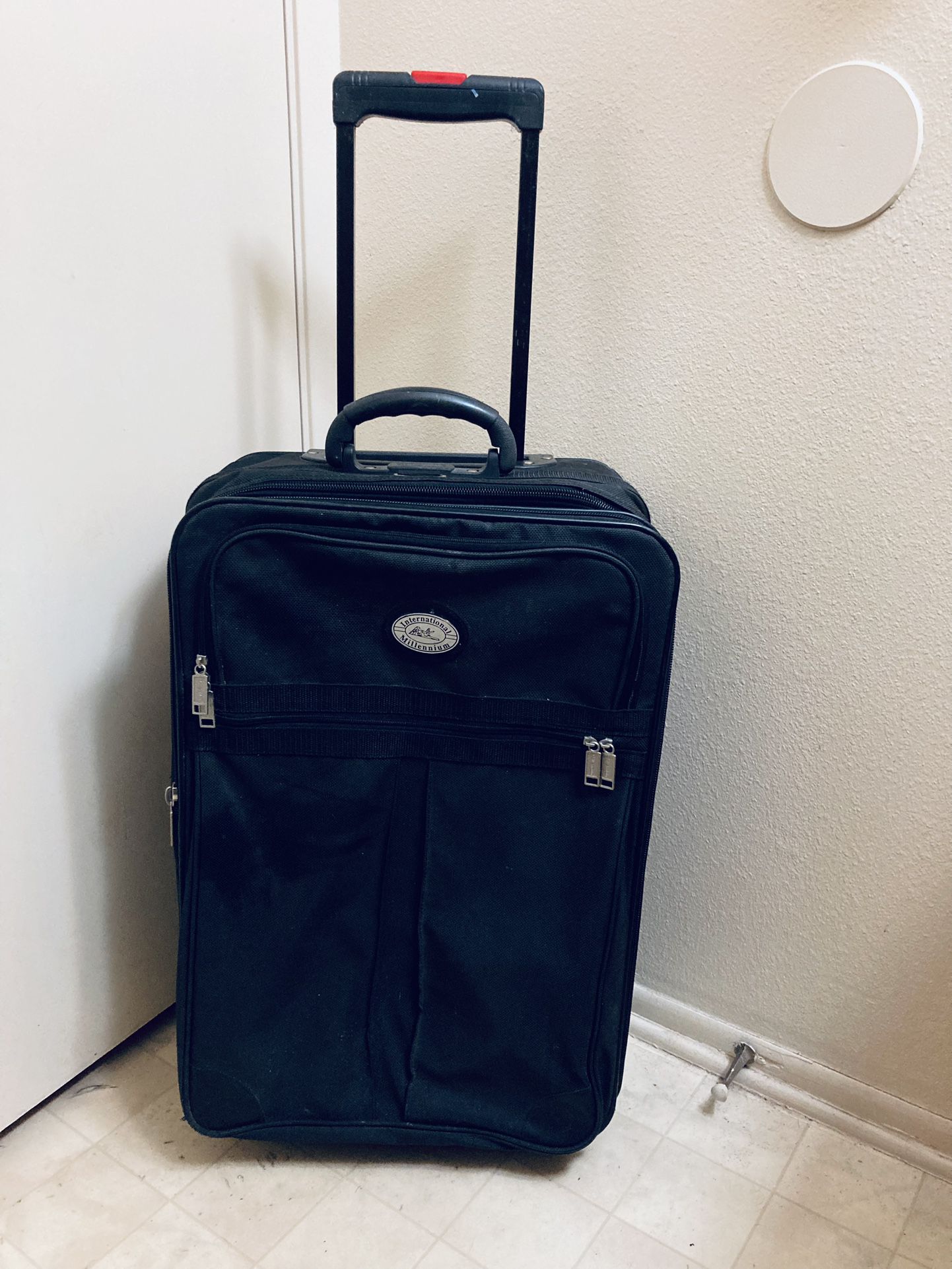 LARGE SUITCASE ON WHEELS ( 25”H x 16 1/2”W x 9”D) for Sale in San ...