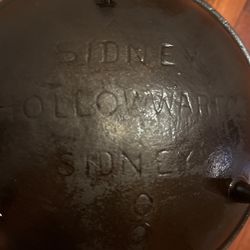 vintage cast iron sindney hollowware no. 8 three legged cowboy kettle