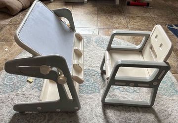 Kids Desk and Chair Set