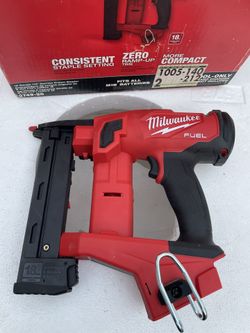Milwaukee M18 FUEL 18-Volt Lithium-Ion Brushless Cordless 18-Gauge 1/4 in. Narrow Crown Stapler (Tool-Only)