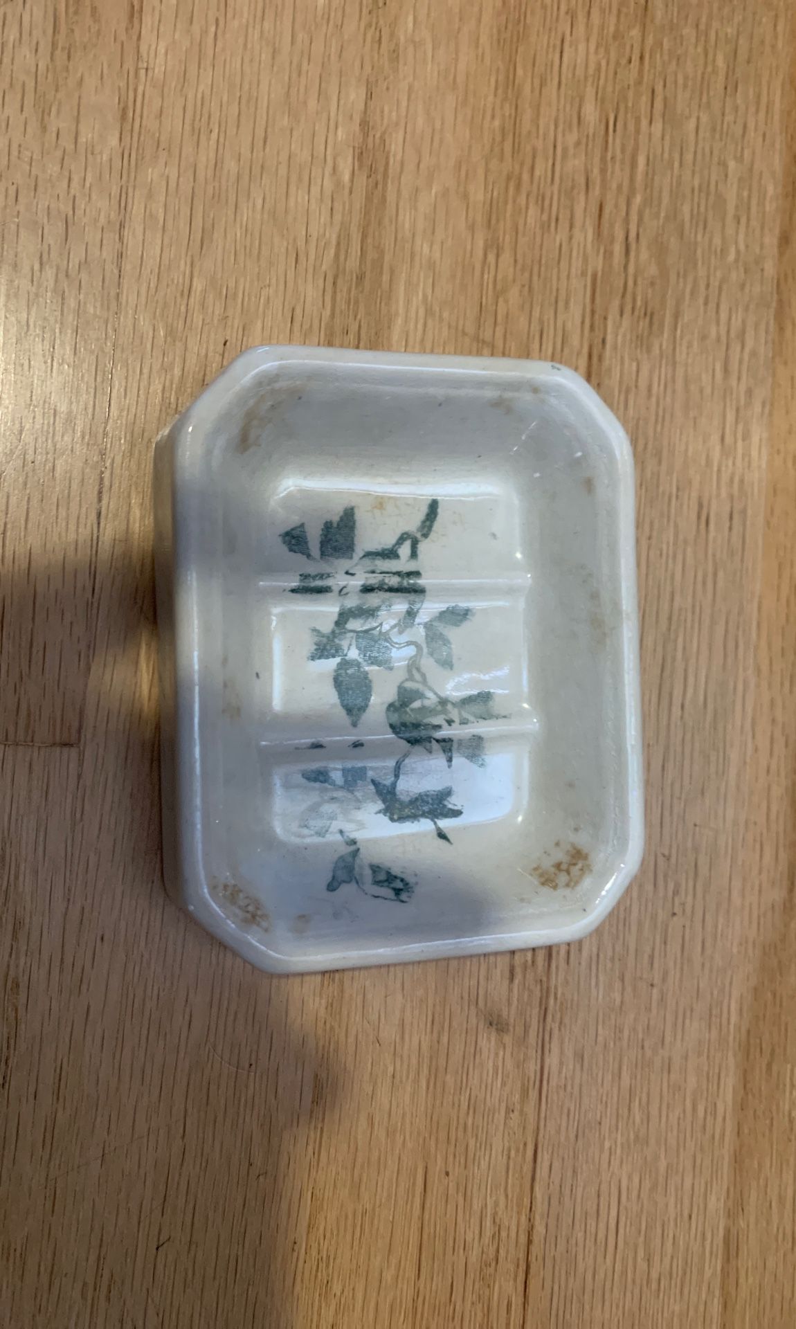 Antique china soap dish (matches chamber pot & pitcher)