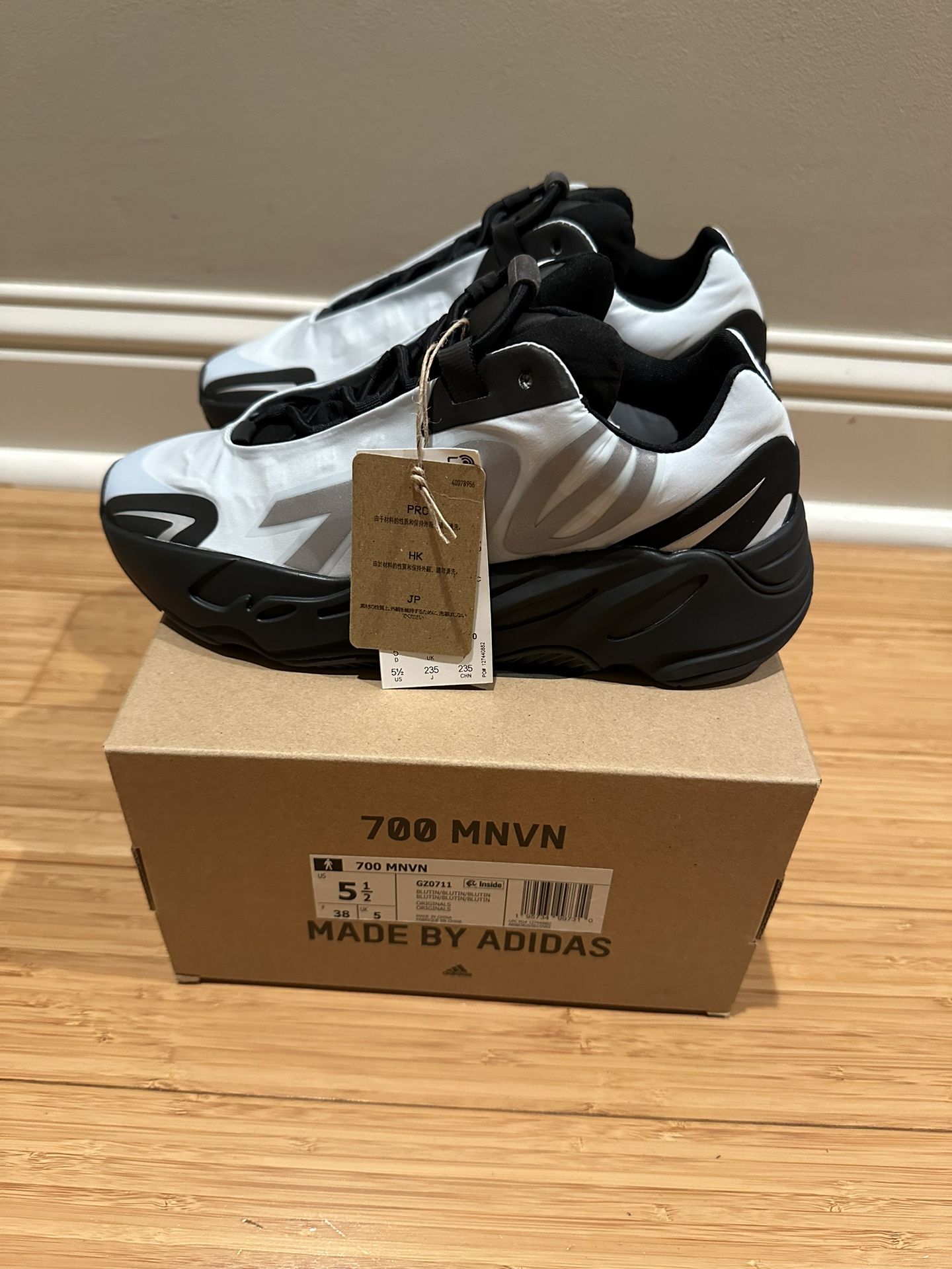 Yeezy Boost 700 MNVN Blue Tint Size