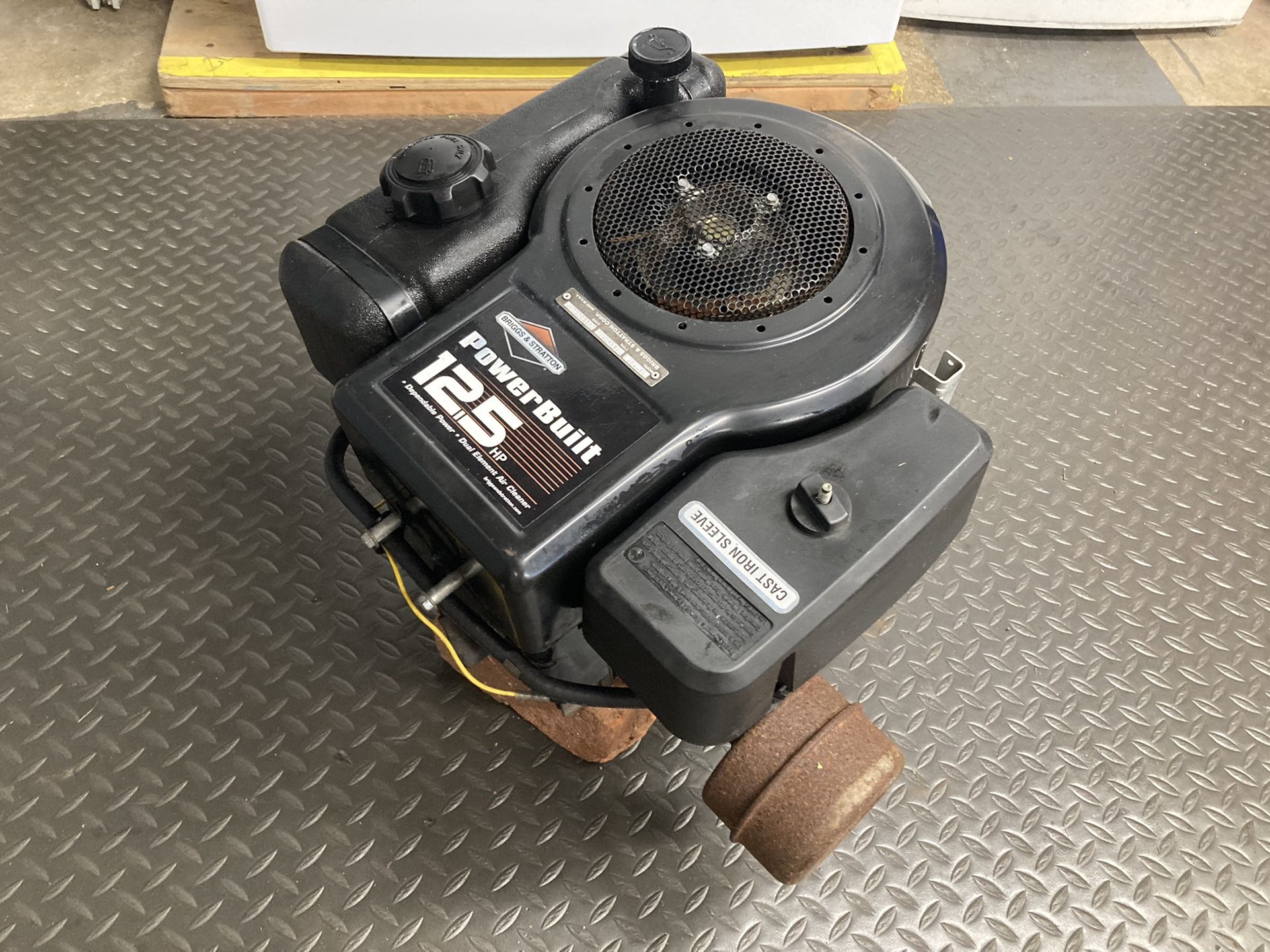 12.5 HP Briggs & Stratton Engine