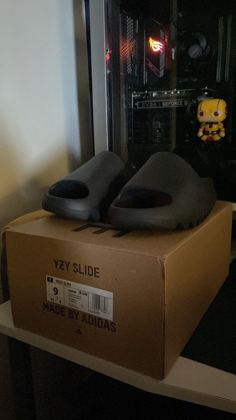 Adidas Yeezy Slides Onyx Size 9 Men