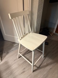 White Wood Spindle Back Bar Stool