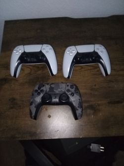 PS5 controllers