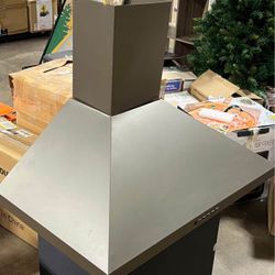 GE Wall-Mount Pyramid Chimney Range Hood with Dual Halogen Cooktop Lighting