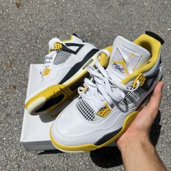 Jordan 4 Retro Vivid Sulfur Size 10.5M/12W VNDS 💛