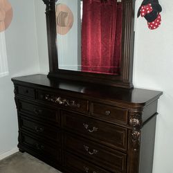 Cal King Bed, Dresser with Mirror, Chest/Nightstand Set (Normal Use)