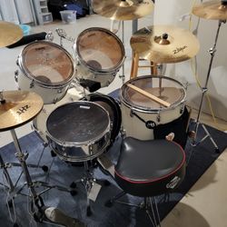 VINTAGE SLINGERLAND FIVE PIECE SET WITH ALL ACCESSORIES 