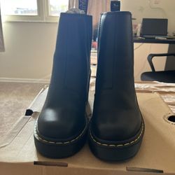 Dr. Martens Heel Chelsea Boot 