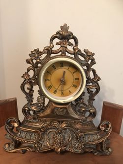 Table VINTAGE REPLICA CLOCK