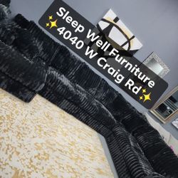 ✨️13ft Sectional Sofa ✨️ Furniture Sectionals, Queen Bedrooms, Dining Avail 