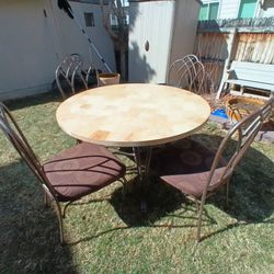 Round Dinner Dining Table w 4 chairs 4' long 29.5" high