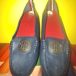 Tommy Hilfiger Size 6 Womens Black Loafers Some Driving Wear On Blue Right Heel