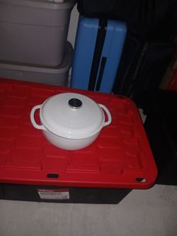 Cast iron pan with lid