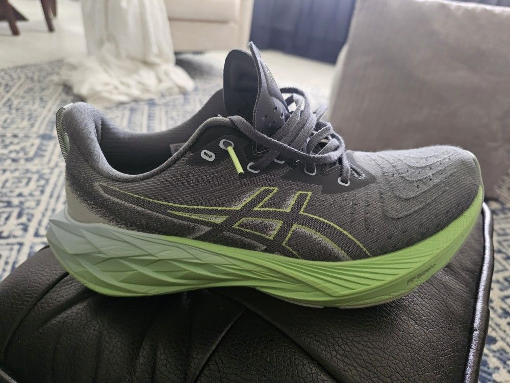 Men's Novablast 4 Size 11.5