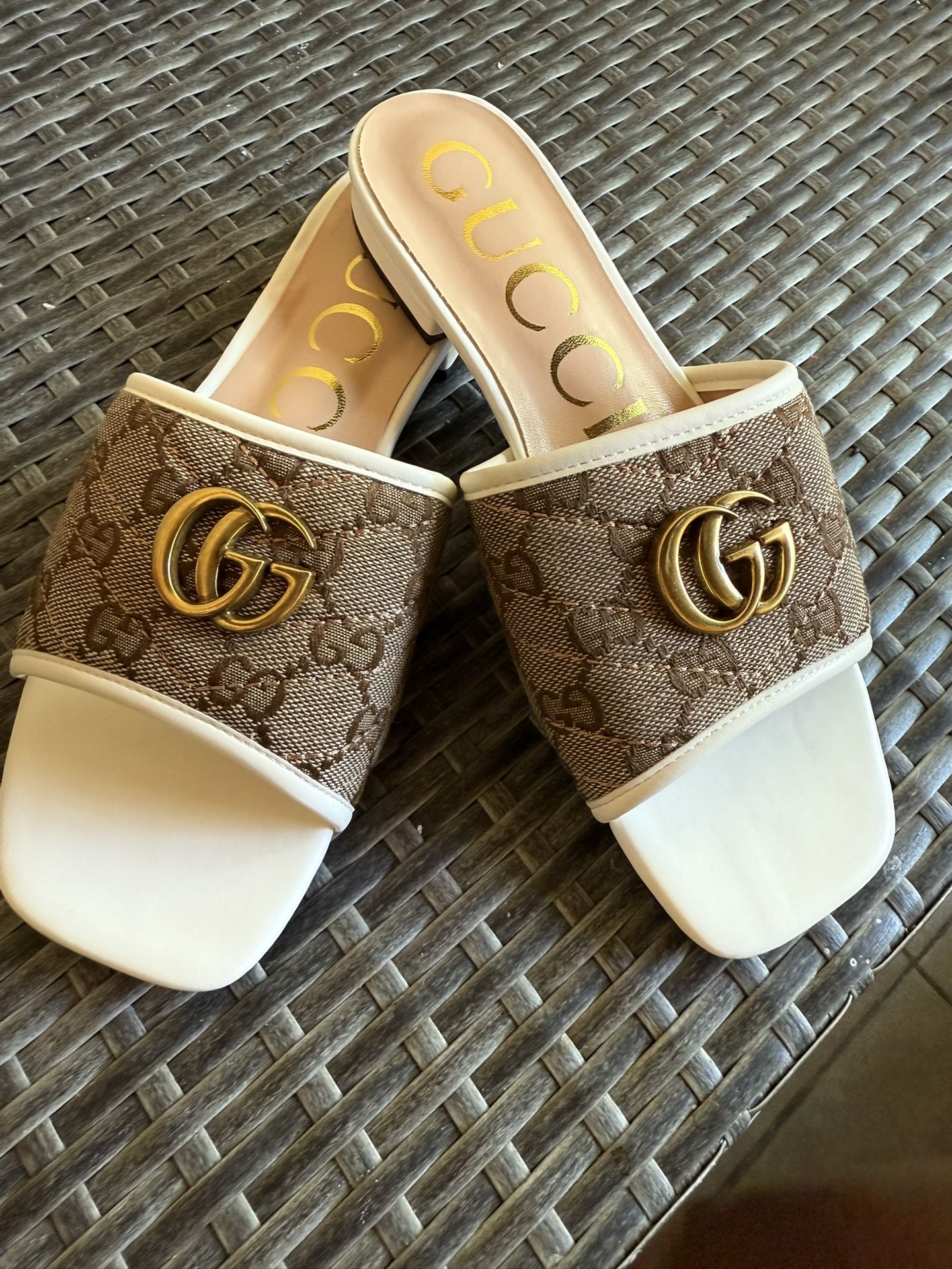 Gucci slippers