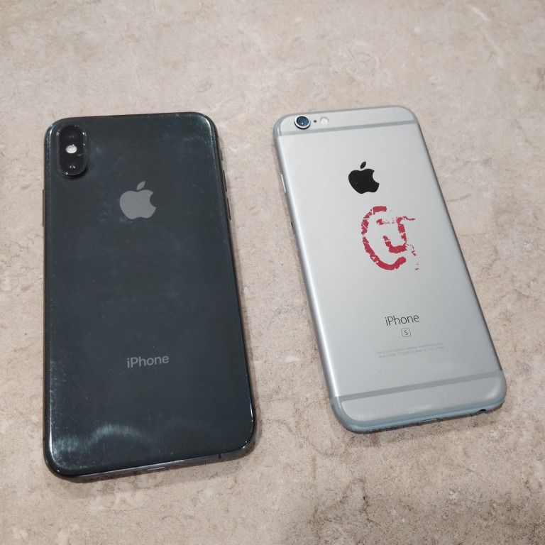 2 iPhones