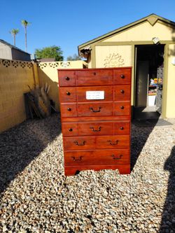 Stand up dresser