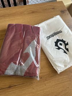 New Blizzard Gear Store Hearthstone Horde-themed red blanket