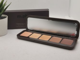 https://offerup.com/redirect/?o=bS5waA== by Mary Phillips 

Underpainting Face Highlight & Contour Palette

Medium 

✨️(2 COLORS LIGHTLY USED)✨️

This