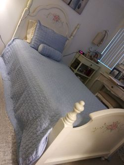 Beautiful twin bed with mattress and boxspring