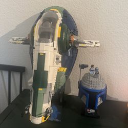 Lego UCS Jango Fett Starship (75409) and Jango Fett helmet (75408)