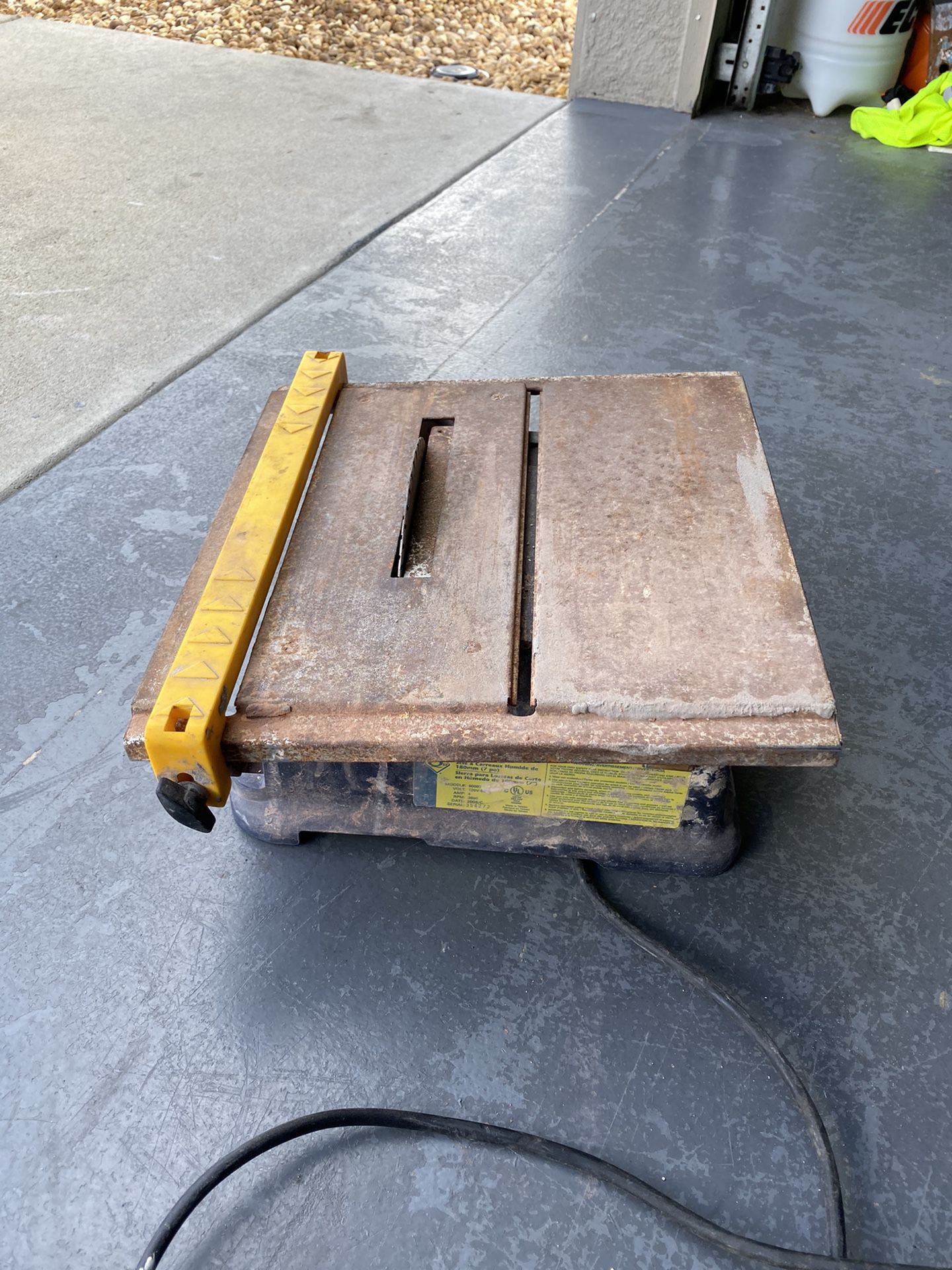 Small tile cutter