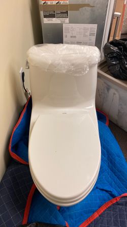 🚽 TOTO Toilet for Sale – Excellent Condition