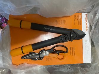 2 Fiskars tree trimmer bundle
