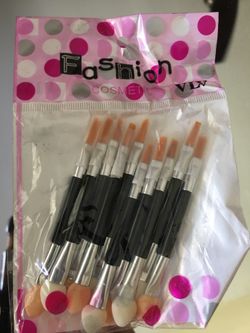 Cosmetic brush applicator